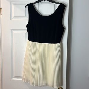 KNT beautiful black and white pleated dress! Size 12